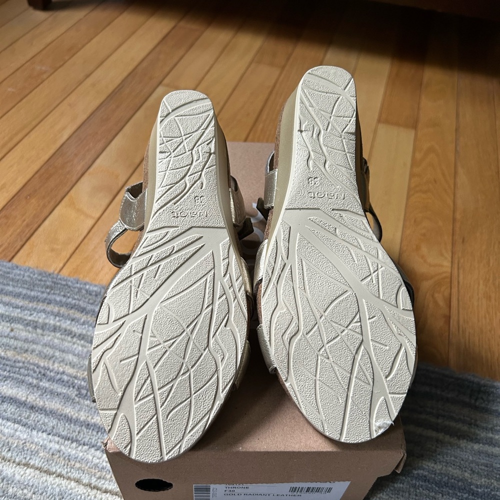 ❌SOLD❌NIB Naot Throne Gold Strappy Sandals - Picture 10 of 10